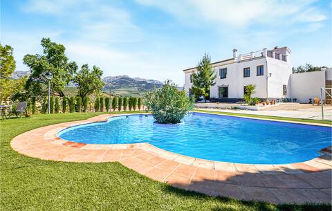 Lovely home in Cazorla with kitchen