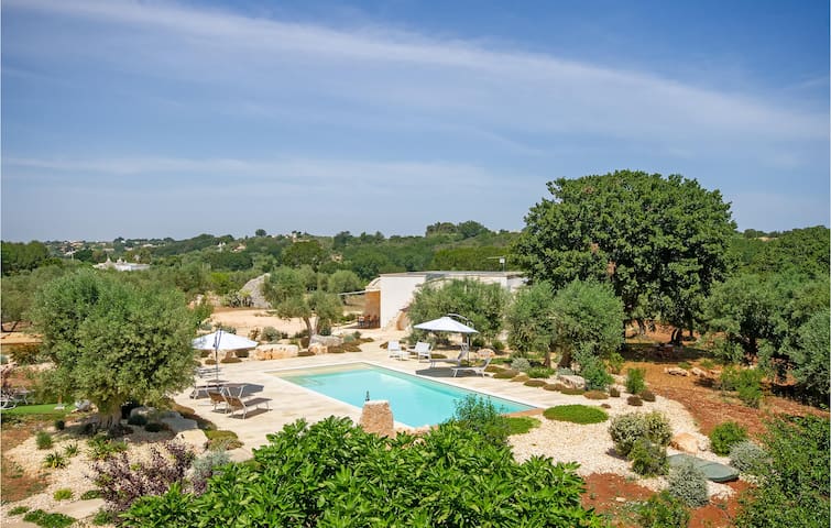 Stunning home in Cisternino with WiFi