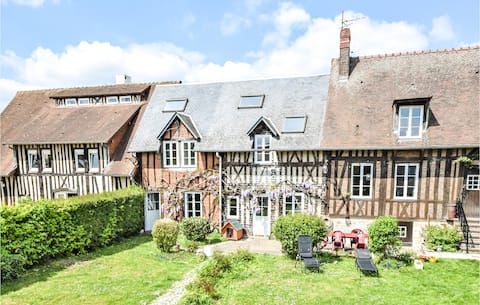 Pet friendly home in Le Mesnil-Esnard with WiFi
