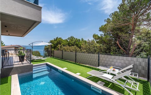 Gorgeous home in Posedarje with WiFi