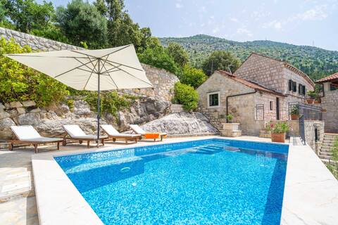 Holiday Home Majkovi - Three Bedroom Holiday Home with Swimming Pool