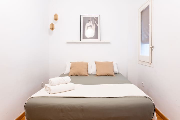 Bright 4BD with terrace near Arc de Triomf gallery image 2