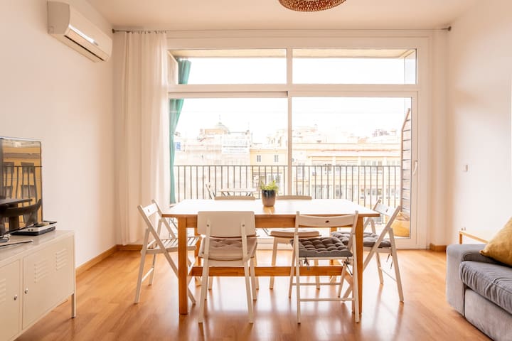 Bright 4BD with terrace near Arc de Triomf gallery image 3