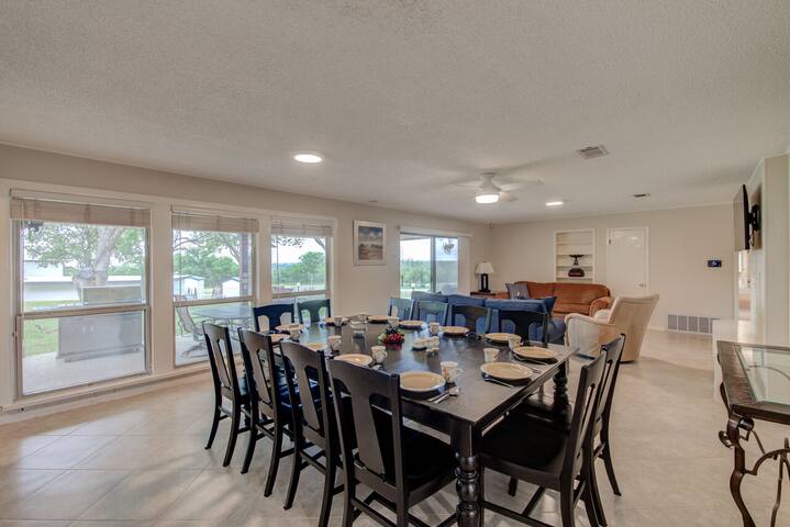 Group-Friendly Ranch Home | Pool &Plenty of Space! gallery image 4