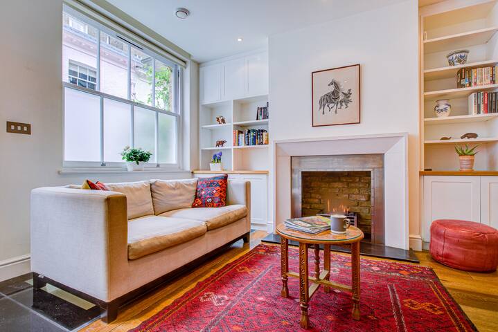 Kensington: Gorgeous Mews House (8 – 12 guests) gallery image 2