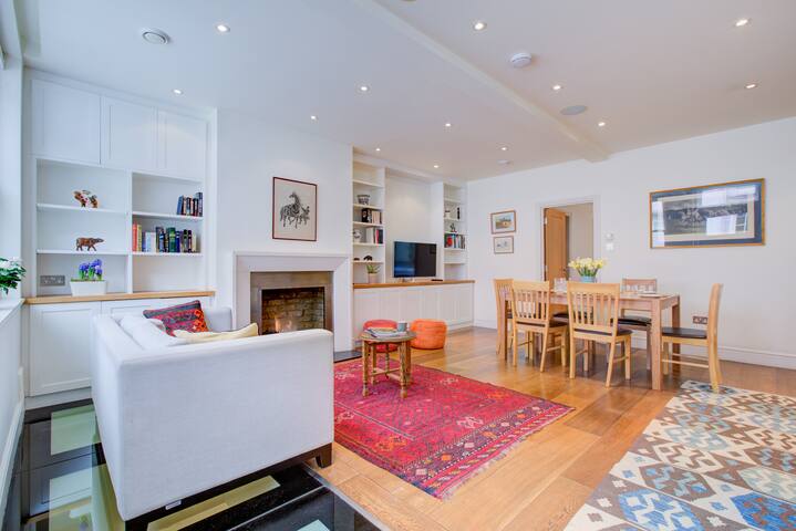 Kensington: Gorgeous Mews House (8 – 12 guests) gallery image 3