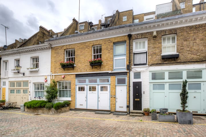 Kensington: Gorgeous Mews House (8 – 12 guests)