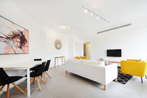 Colorful 2BR with Balcony near Tel Aviv Port by Ho