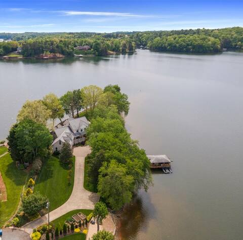 La Peninsule at Lake Hickory