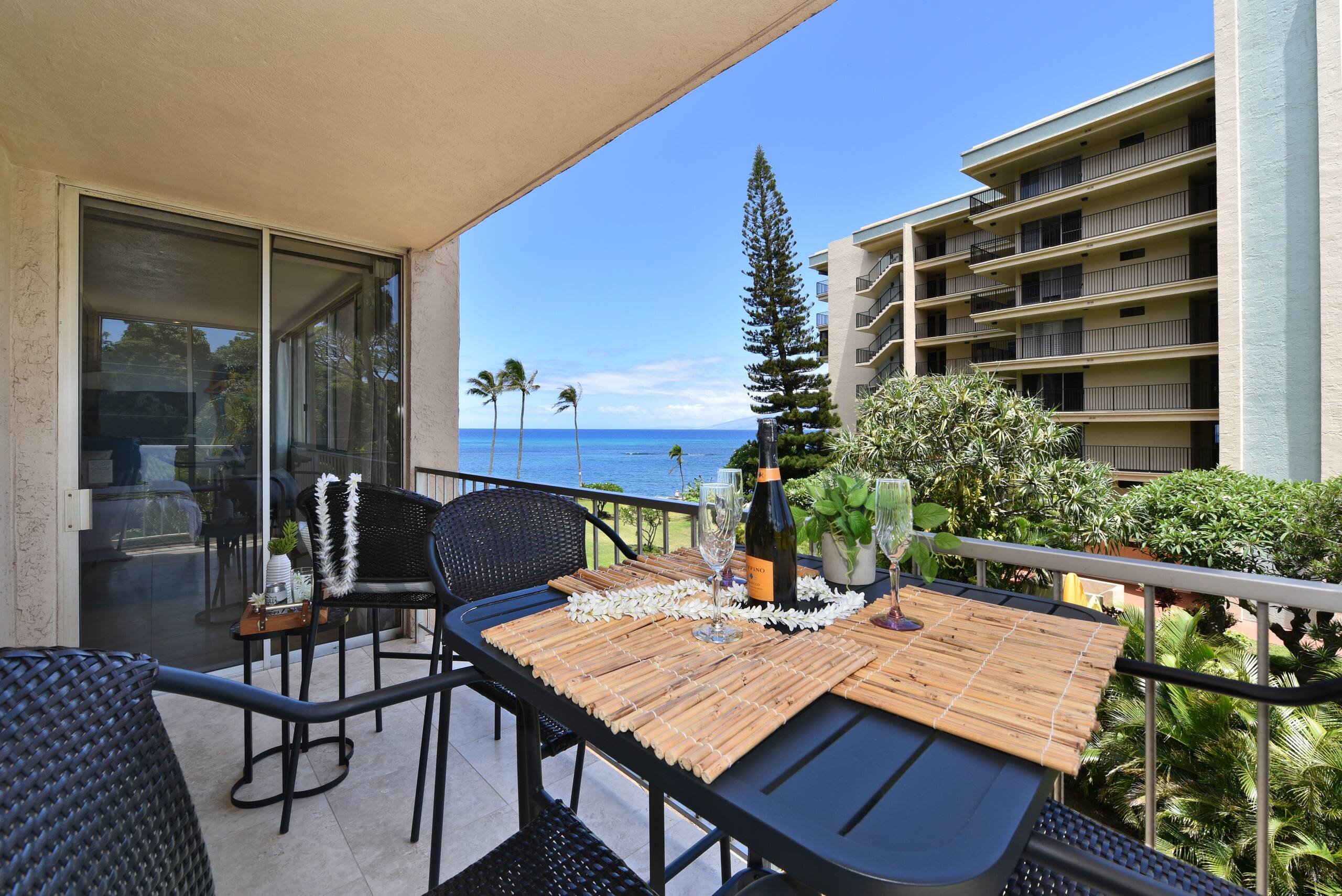 Condo in Lahaina · ★4.5 · 2 bedrooms · 3 beds · 2 baths - Image 1