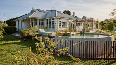 Design lover’s Estate - sleeps 22