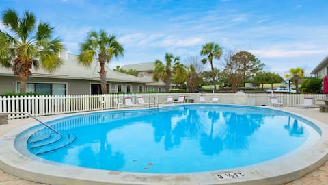 2 minutes to the Beach; 2 Complex Pools + Tennis