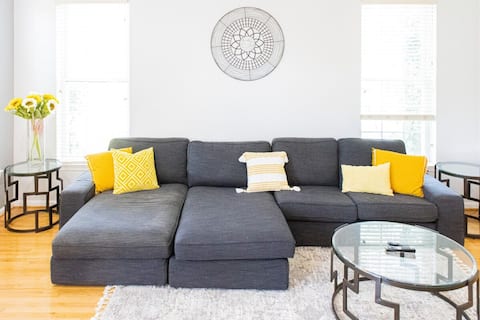 Divine Getaway- King Bed Master Suite Near DC