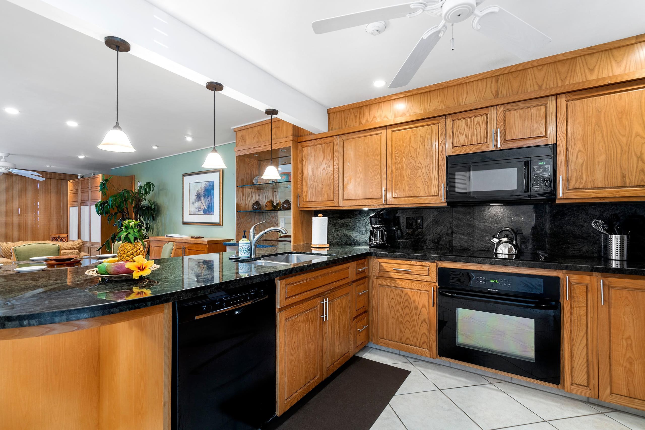 Condo in Kailua-Kona · ★4.71 · 2 bedrooms · 2 beds · 2 baths - Image 10