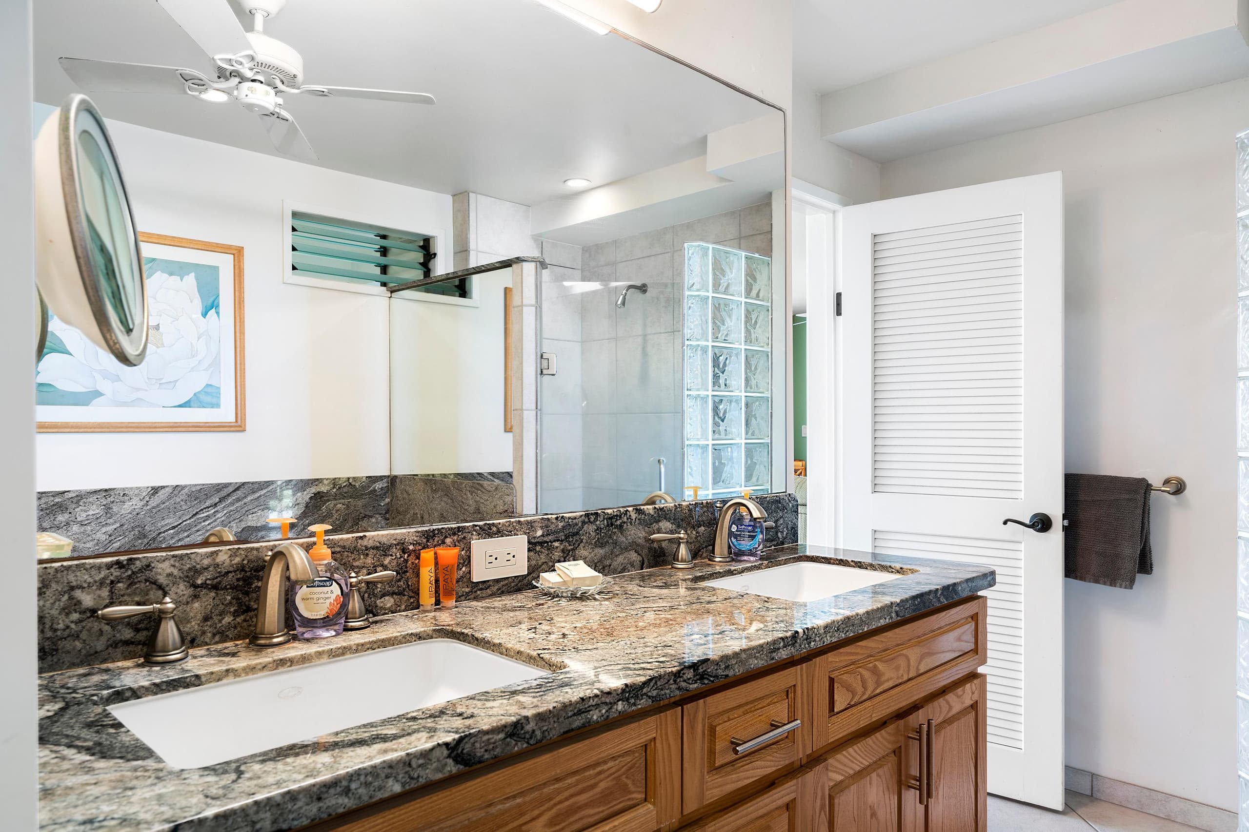 Condo in Kailua-Kona · ★4.71 · 2 bedrooms · 2 beds · 2 baths - Image 14