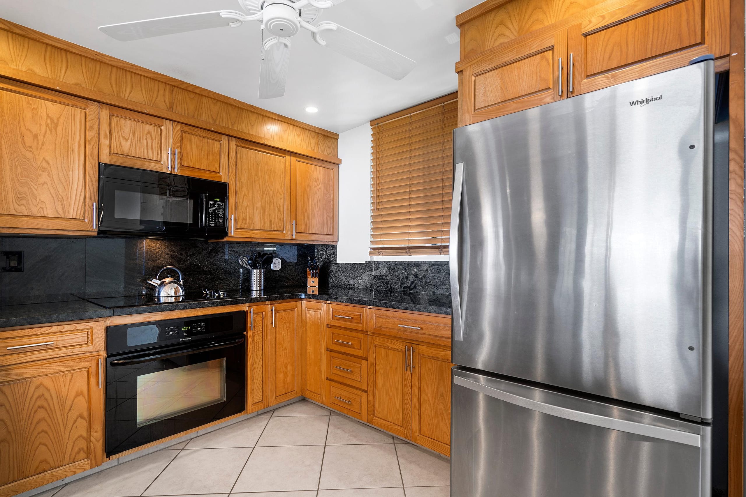 Condo in Kailua-Kona · ★4.71 · 2 bedrooms · 2 beds · 2 baths - Image 11