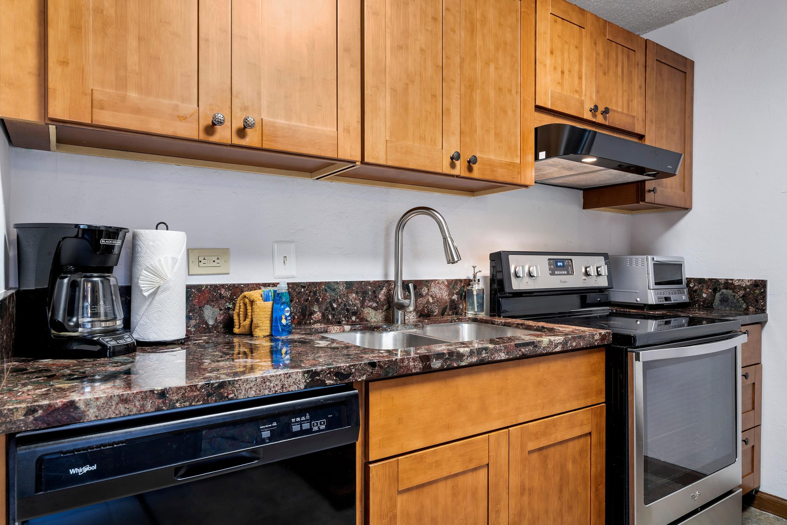 Condo in Kailua-Kona · ★5.0 · 1 bedroom · 2 beds · 1 private bath - Image 5