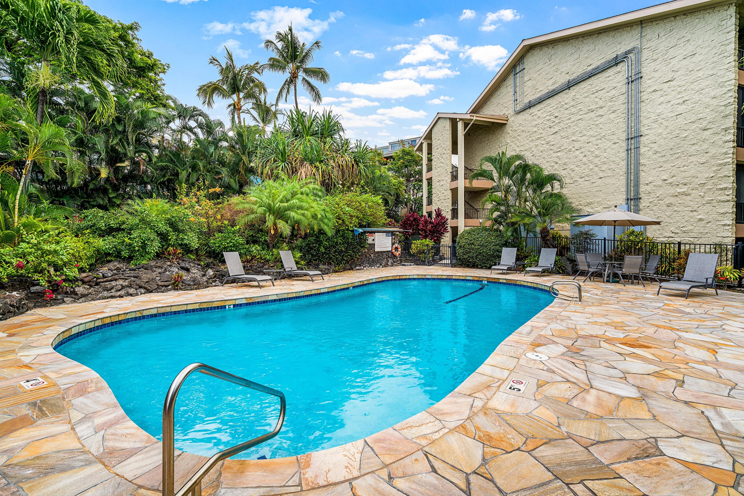 Condo in Kailua-Kona · ★5.0 · 1 bedroom · 2 beds · 1 private bath - Image 23