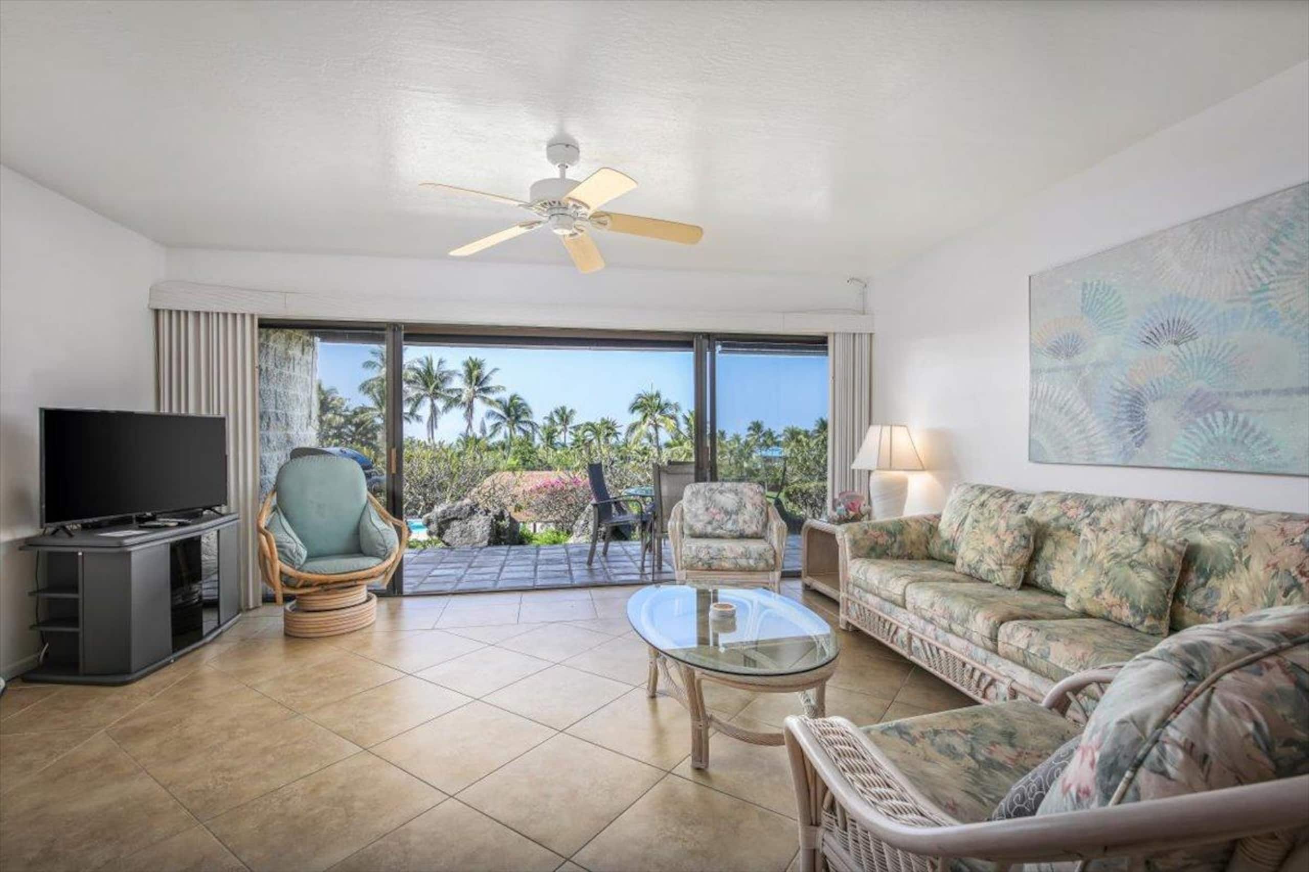 Condo in Kailua-Kona · ★4.5 · 2 bedrooms · 2 beds · 2 private baths - Image 4