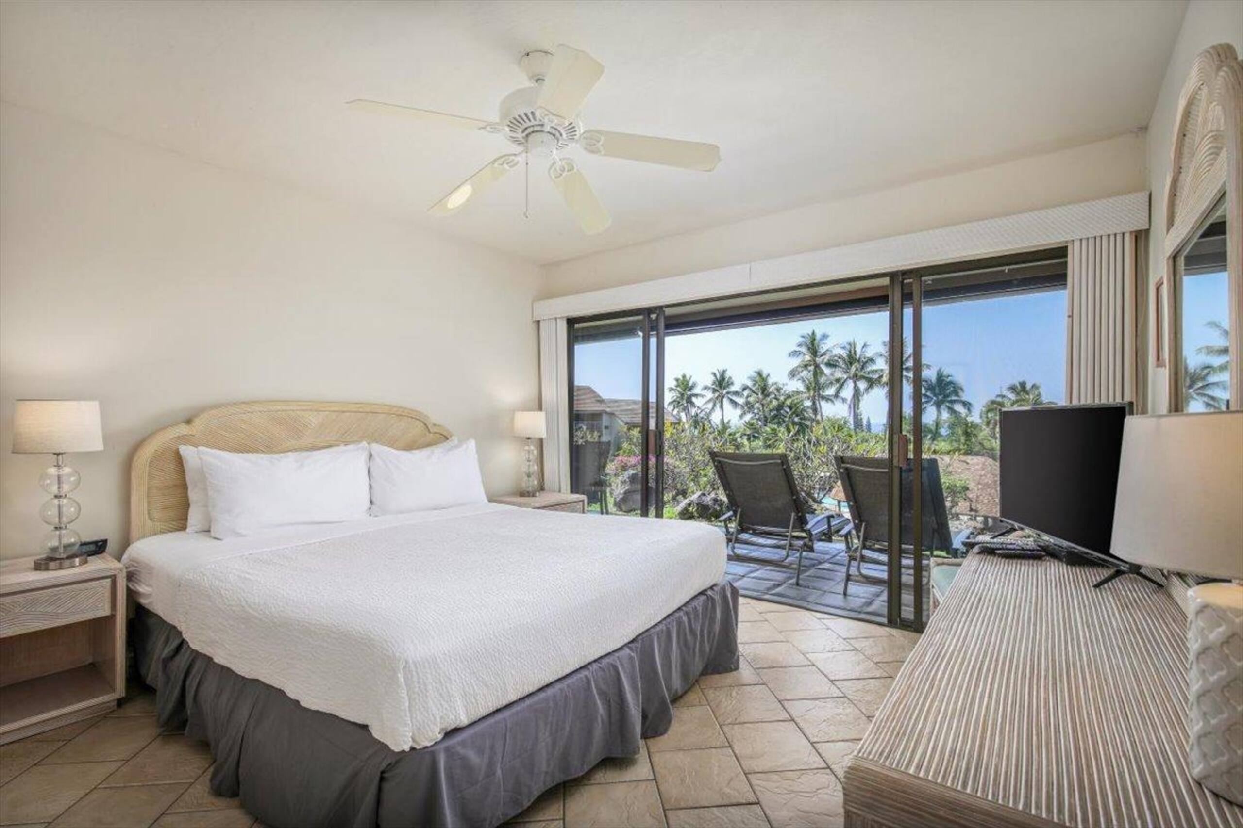 Condo in Kailua-Kona · ★4.5 · 2 bedrooms · 2 beds · 2 private baths - Image 9