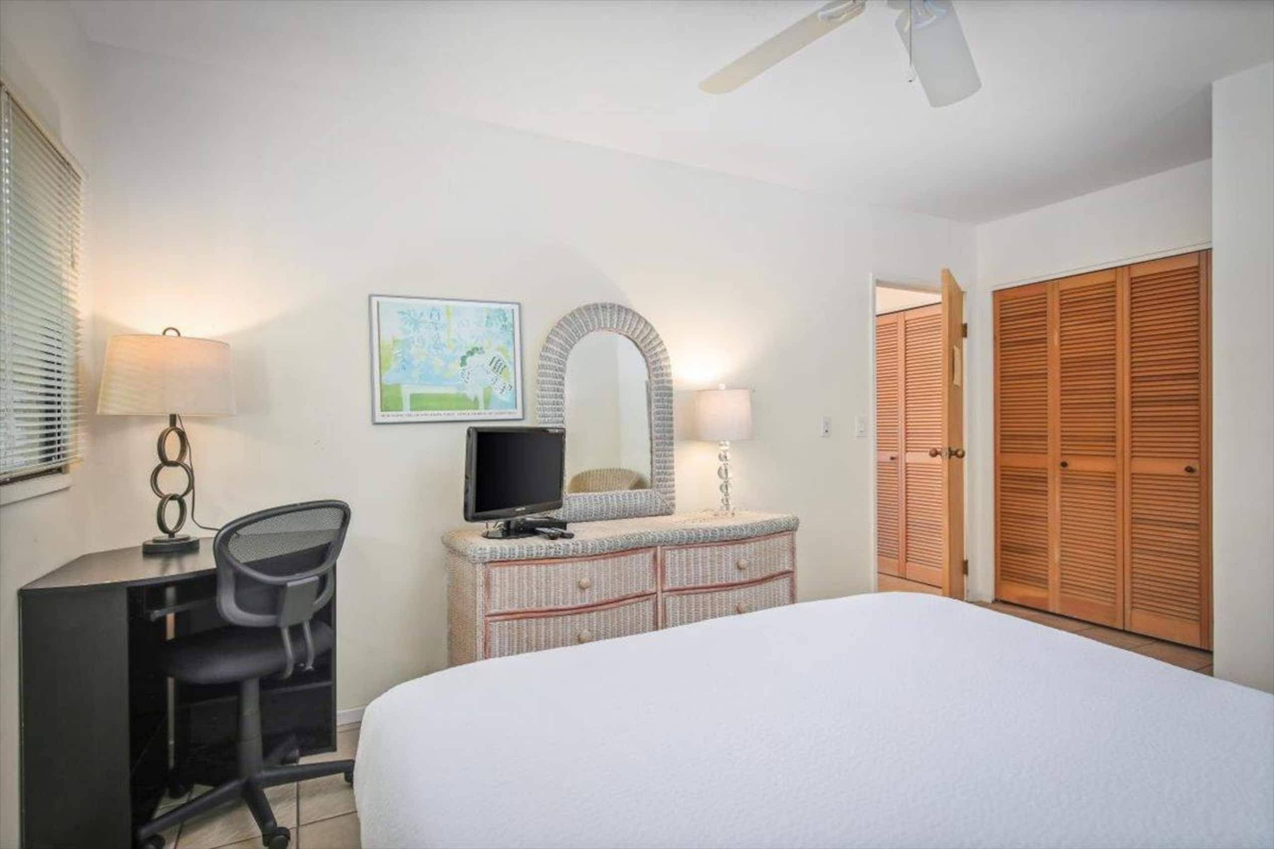 Condo in Kailua-Kona · ★4.5 · 2 bedrooms · 2 beds · 2 private baths - Image 15
