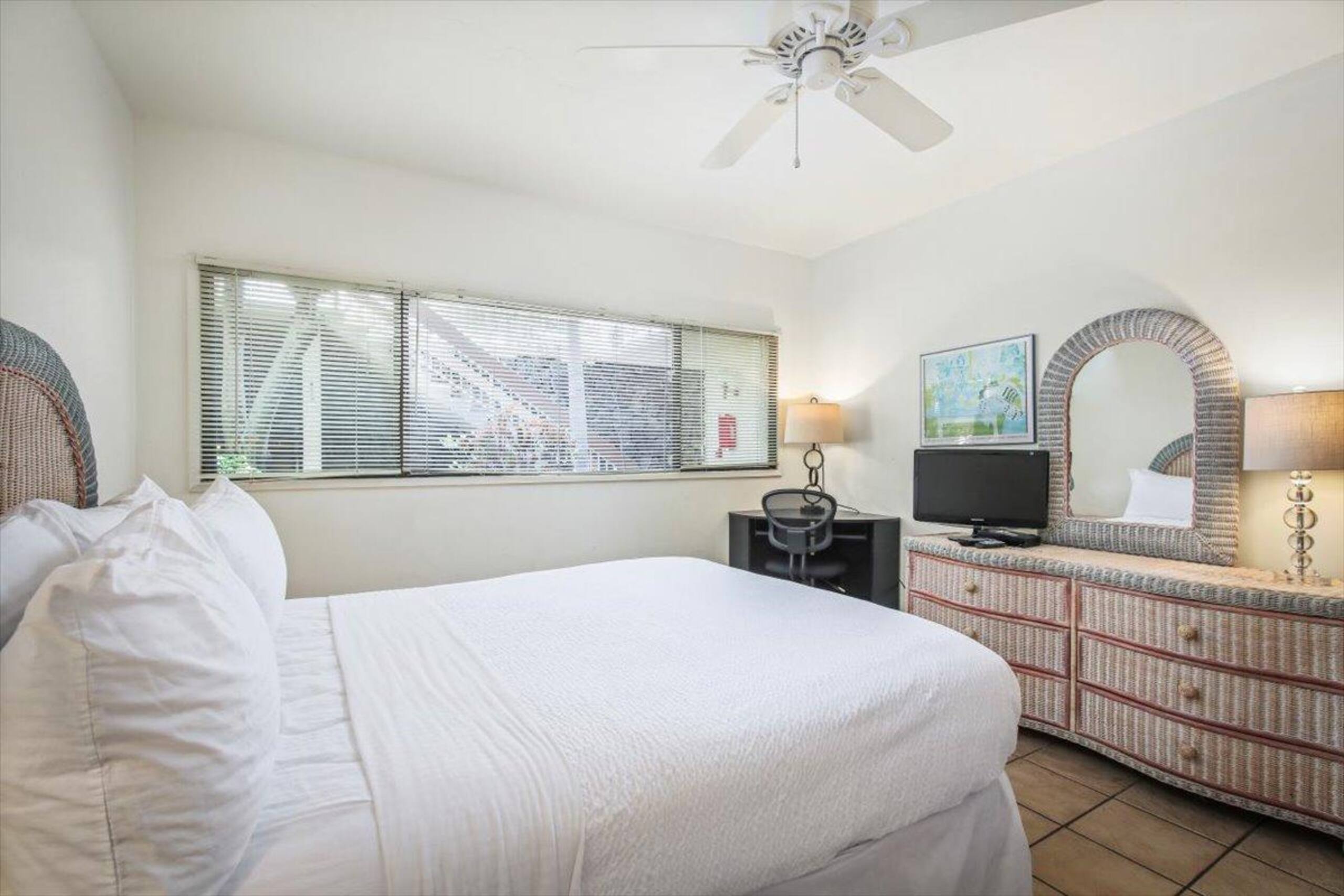 Condo in Kailua-Kona · ★4.5 · 2 bedrooms · 2 beds · 2 private baths - Image 14
