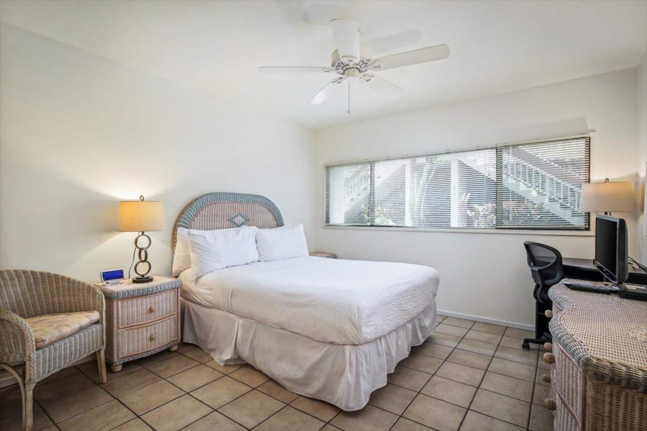 Condo in Kailua-Kona · ★4.5 · 2 bedrooms · 2 beds · 2 private baths - Image 13