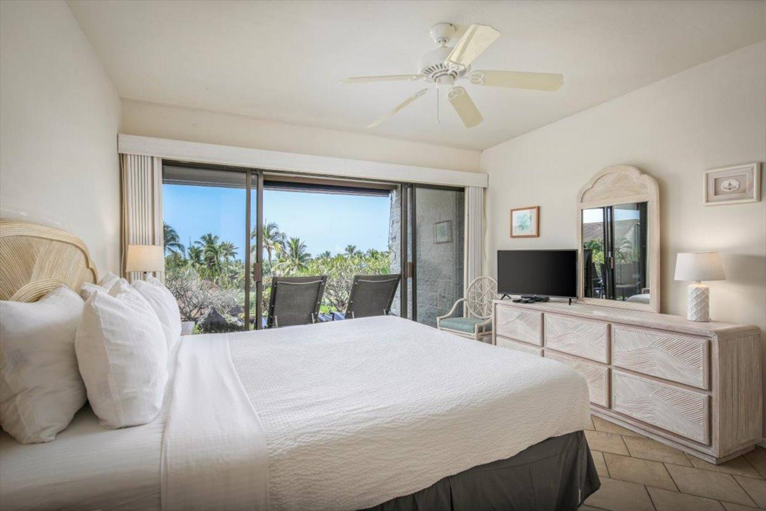 Condo in Kailua-Kona · ★4.5 · 2 bedrooms · 2 beds · 2 private baths - Image 10