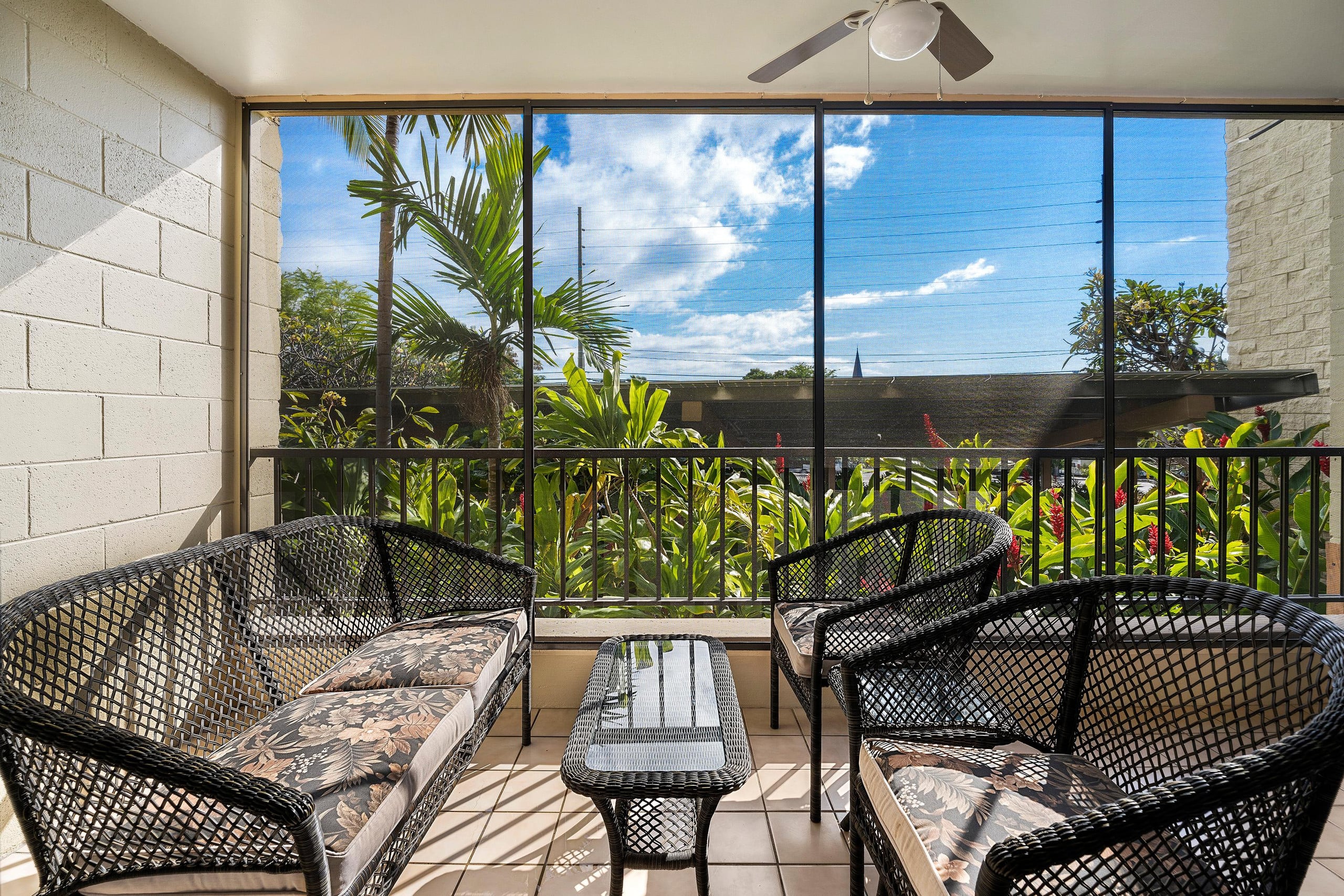 Condo in Kailua-Kona · ★4.83 · 1 bedroom · 2 beds · 1 private bath - Image 10