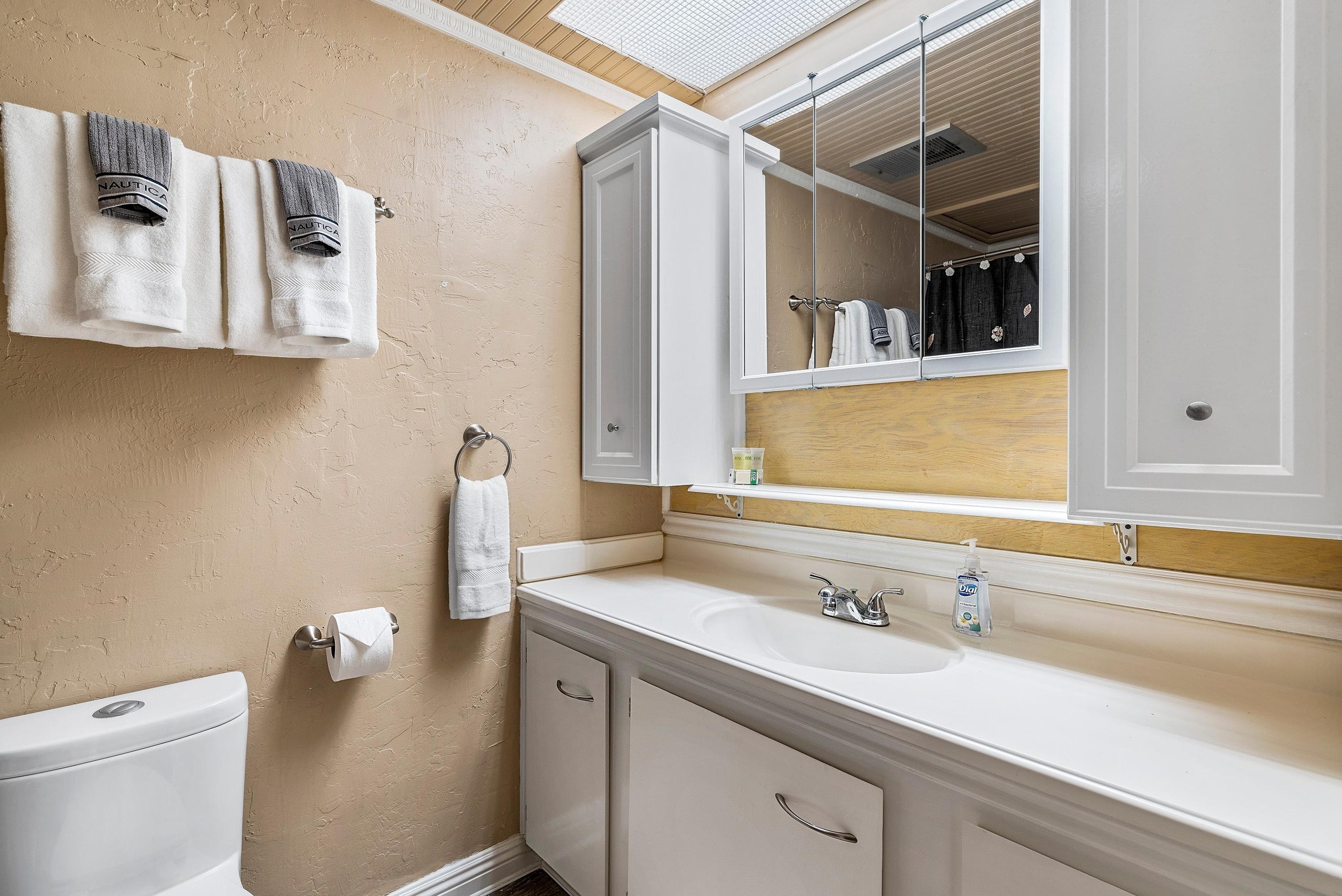 Condo in Kailua-Kona · ★4.83 · 1 bedroom · 2 beds · 1 private bath - Image 13