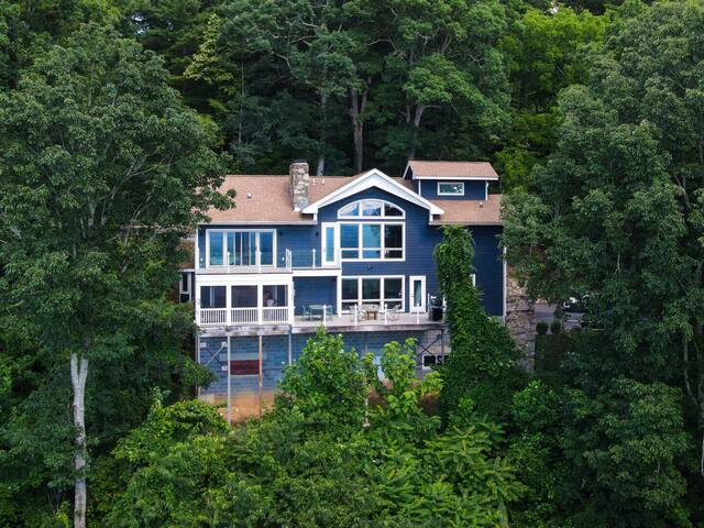 Asheville Mountaintop Home with Unparalleled Views gallery image 3