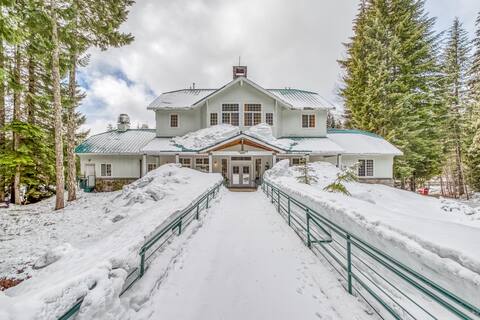 Government Camp, Hot Tub, Room for Whole Family!