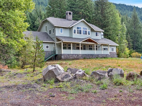 Government Camp, Hot Tub, Room for Whole Family!