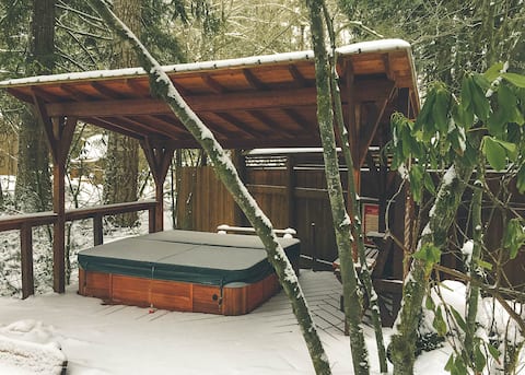 Cozy Cabin, Awesome Views, Fireplace, Hot Tub