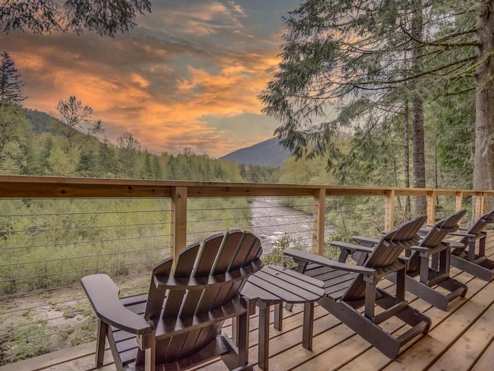 Cozy Cabin, Awesome Views, Fireplace, Hot Tub