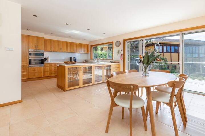 Breakaway @ Blueys – absolute spacious luxury home gallery image 4