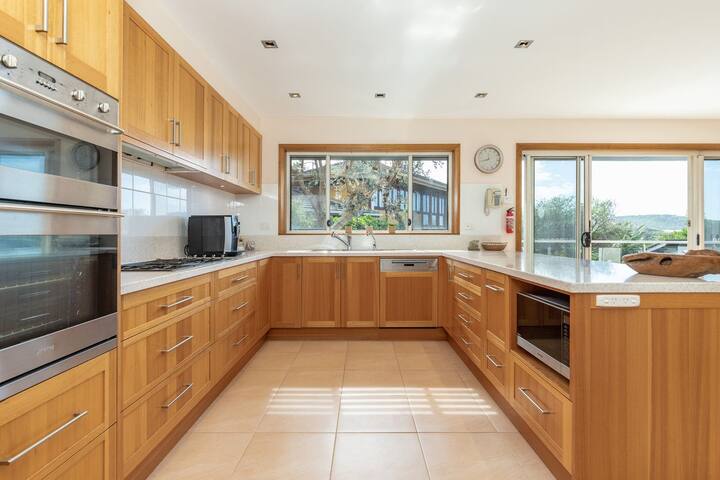 Breakaway @ Blueys – absolute spacious luxury home gallery image 3