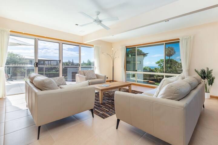 Breakaway @ Blueys – absolute spacious luxury home