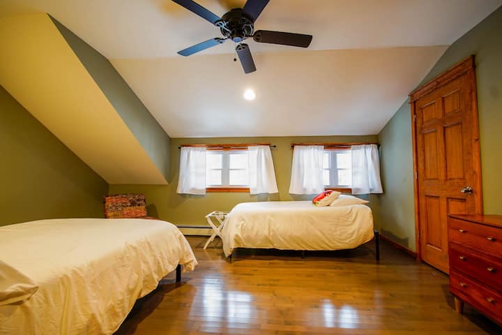 Спалня 3 - двойни и двойни легла