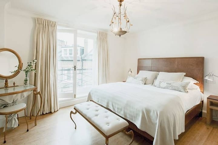 Luxury Two-bedroom Apartment