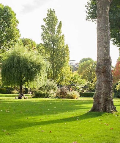 Luxury Two-bedroom Apartment gallery image 3