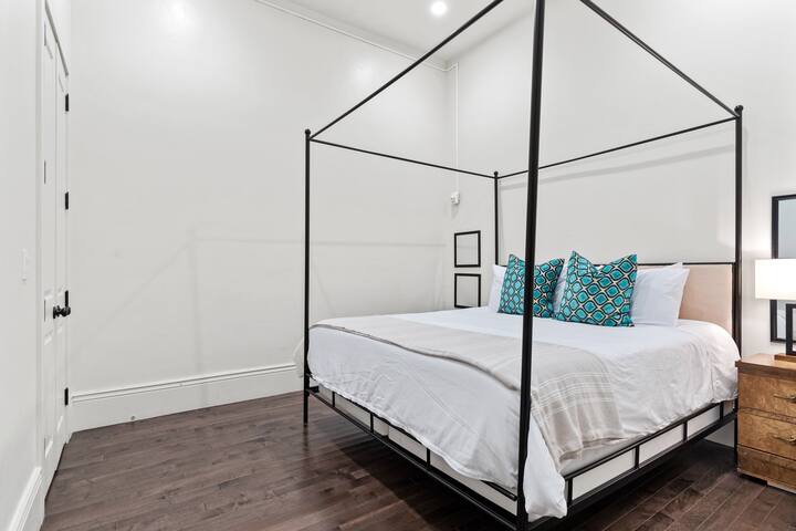 Group-Friendly NOLA Suite • Near Bourbon gallery image 3