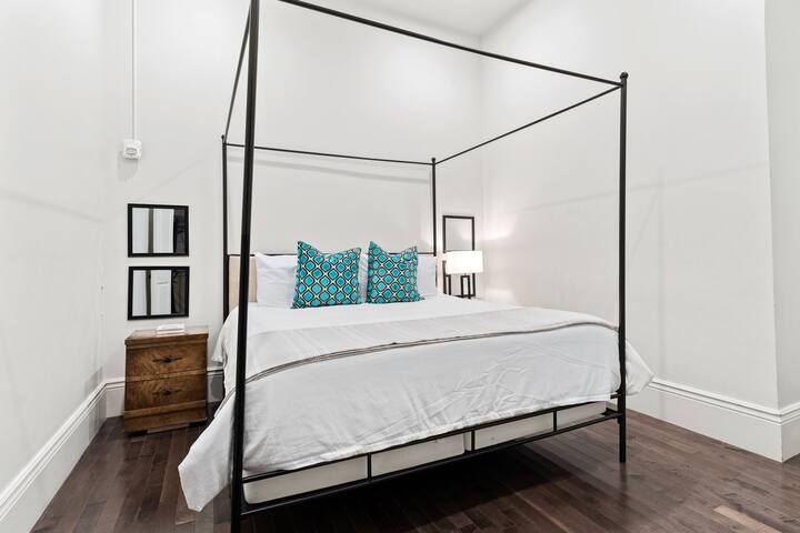 Group-Friendly NOLA Suite • Near Bourbon gallery image 4