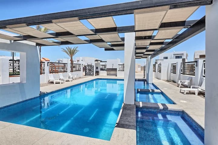 Contemporary In-town Home W/ Pool | Casa Cactus