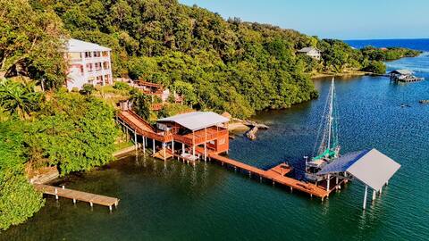 El Palacio Rosa on Blue Lagoon 2Br Beachfront
