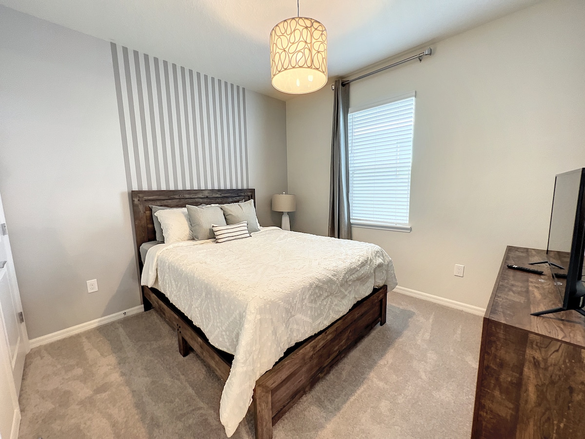 في الطابق السفلي ثم