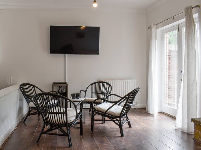 Carlton House gallery image 3