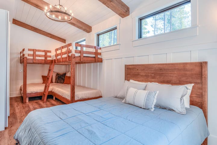 غرفة بطابقين / سرير كوين 