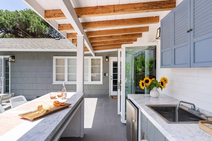 Gorgeous 4-bd Haven, steps from Windansea Beach gallery image 4