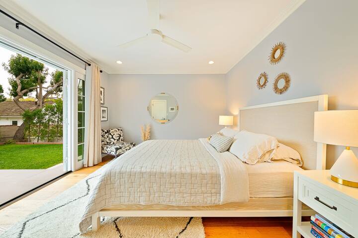 Gorgeous 4-bd Haven, steps from Windansea Beach gallery image 2